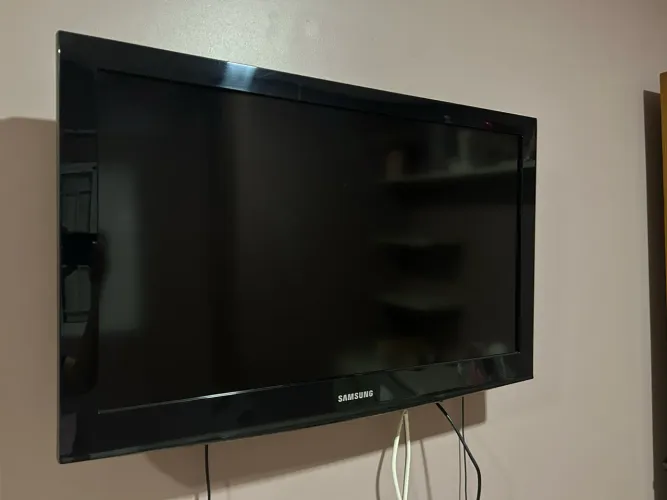 Televisão Samsung ln32d403e 32 polegadas + Cromecast + controle 