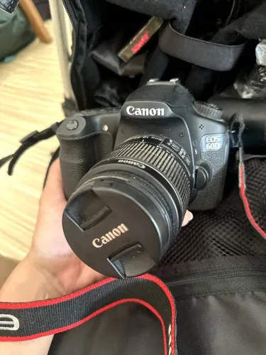 Canon 60D 3K Clicks + Lentes 18-55mm & 75-300mm