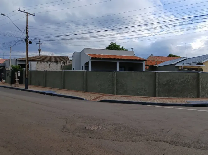 Vendo casa de esquina zona norte de londrina-Pr