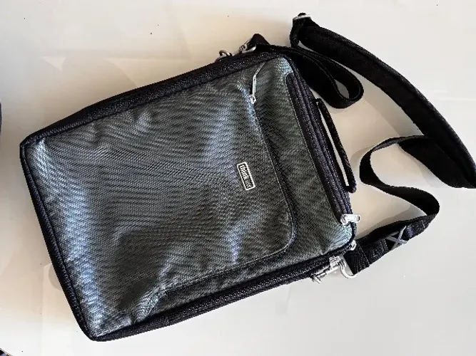 Shoulder bag Thinktank para laptop até 13? usada pouquíssimas vezes. Apenas venda.