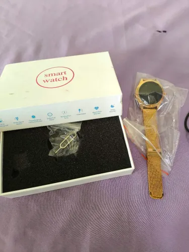 relógio digital feminino com pulseira de malha de aço na cor rosé