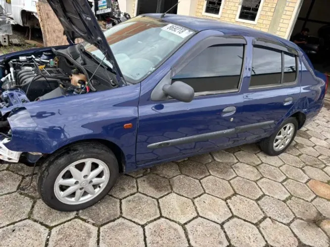 Sucata Renault Clio Sedan 1.0 2001 Para Retirada De Peças!