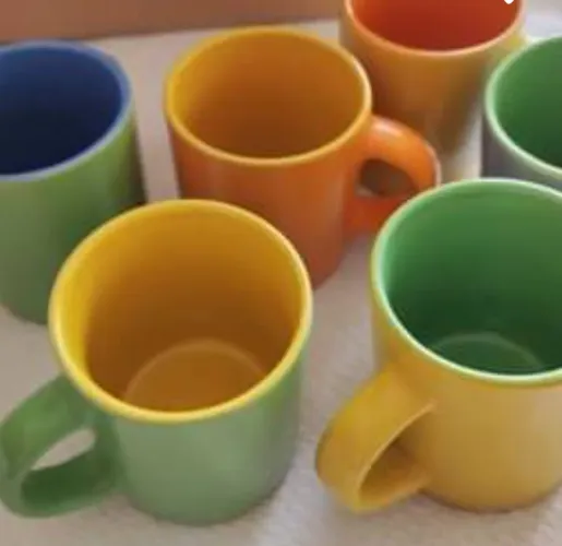 Jogo de mini canecas coloridas para café