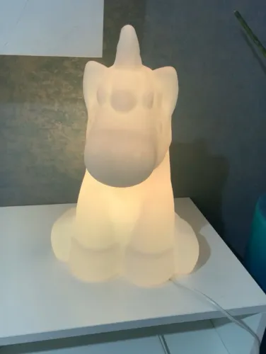 Luminária Unicórnio muda de com em excelente estado