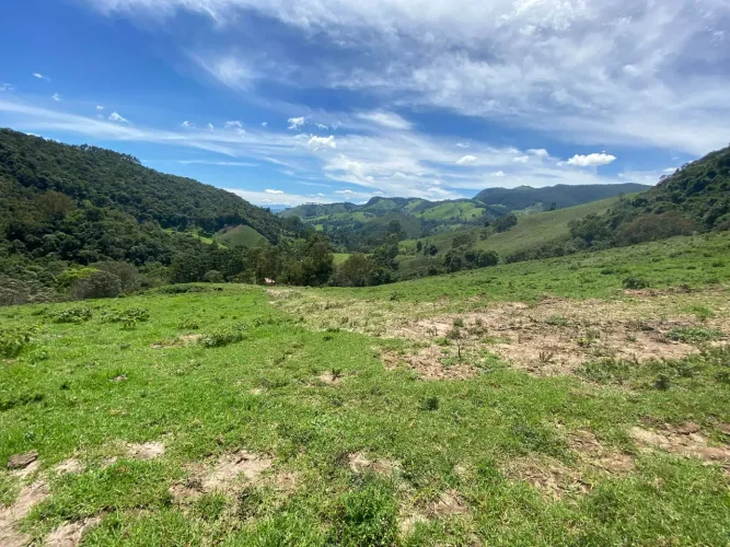 excelente Terreno de 3,43 ha com Cachoeira em Marmelópolis- Sul de Minas Gerais.