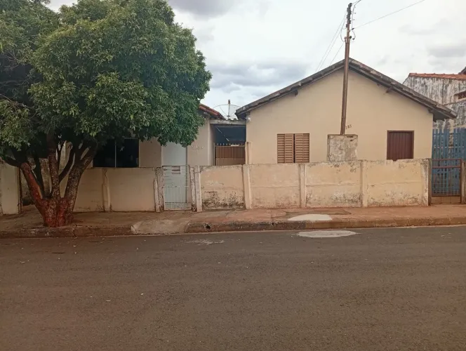 Vendo Terreno 14x35 com 03 casas