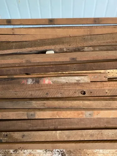Vendo caibros e ripas de IPÊ. Desmanche de casa colonial.