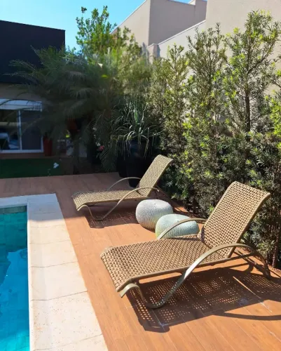 ESPREGUIÇADEIRA PARA PISCINA 