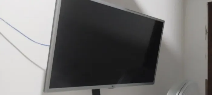 TV LG 32 POLEGADAS - Acompanha Suporte Articulado de Parede