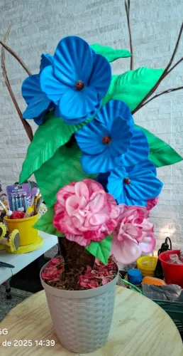 Enfeite vaso flores 