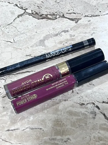 Kit maquiagem - 3 com preço de 1: Batons Power Stay Avon + Delineador RubyRose