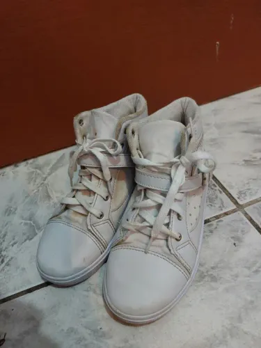 Tênis branco feminino