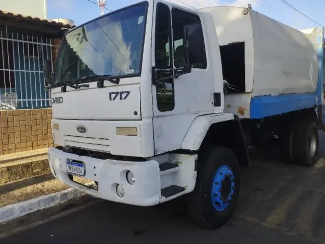 Caminhão compactador