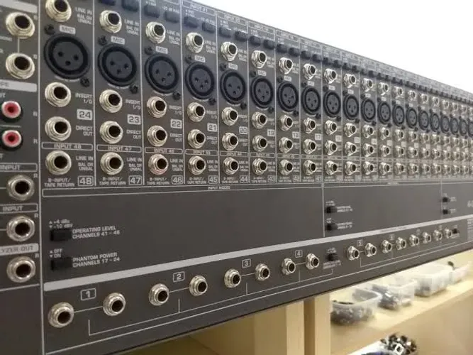 Mesa de som Profissional Behringer Sx4882 