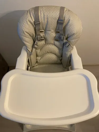 Cadeira de alimentação infantil