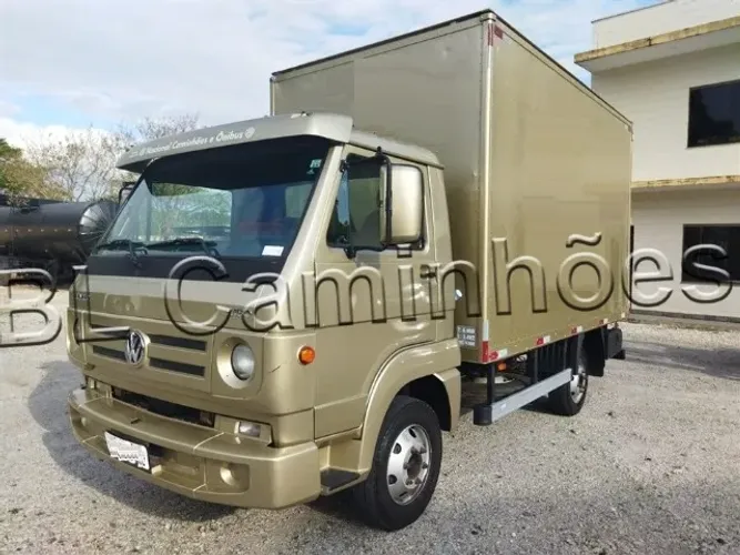 VW 5-150 ano 2018 com baú de alumínio 3,90 metros