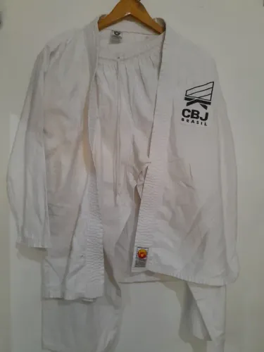 Kimono de Judô CBJ Brasil Dragão - Branco - Tamanho M infantil.