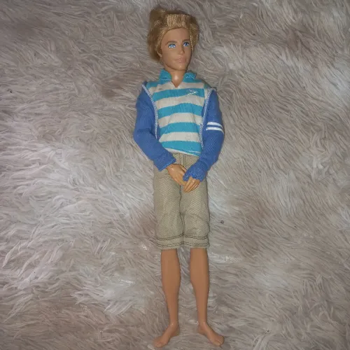Boneco Ken da coleção "Barbie Life in the Dreamhouse" de 2012, da Mattel (modelo BFW77)