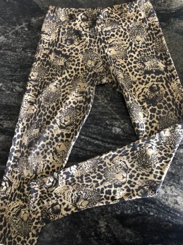 Calça legging. Animal print (M)