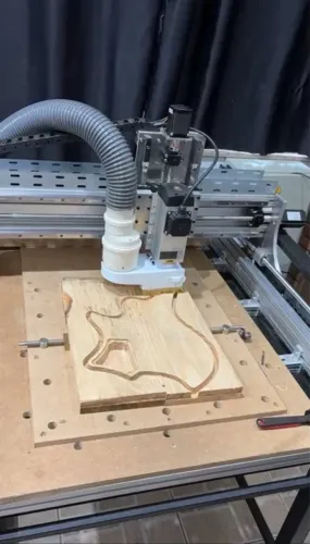 Máquina CNC 1000x700x120mm - Alta Precisão e Robustez!