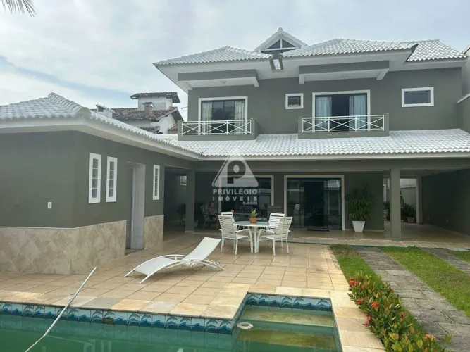 Casa em Condomínio Fechado com 5 suítes no Interlagos de Itaúna
