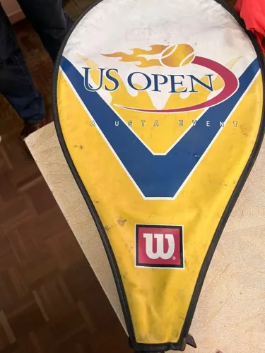 Raquete de Tênis Wilson + Capa US Open - Ótimo Custo-Benefício