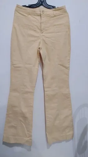Calça jeans flare tamanho 44. Maria filó