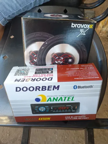 Vendo aparelho pra carro zeroo, e um par de meia nove da Bravox.
