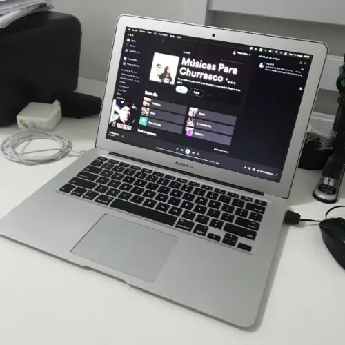 MacBook Air 13 polegadas - Excelente Estado | Raridade | Pequeno defeito