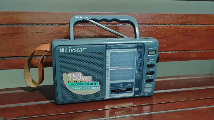 Rádio Portátil Antigo LivStar CNN-411 Retrô Vintage Raridade !!