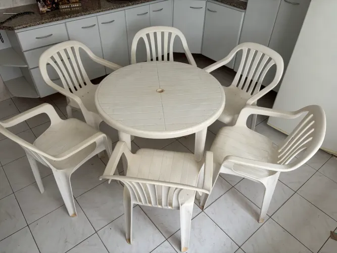 Mesa Goyana com 6 Cadeiras de Braço - Conjunto Clássico e Elegante