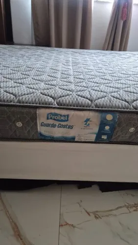 VENDO CAMA BOX CASAL DE MOLA, TAMANHO PADRAO, VALOR 250,00 ZAP 45.000 ZAP *