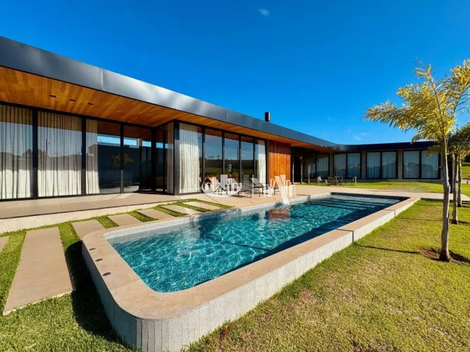 Casa com 4 Suites à venda, 548 m² por R$ 4.500.000 - Condomínio Porto das Águas - Porecatu