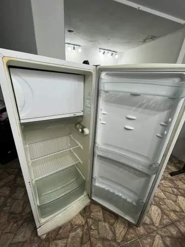 Vendo geladeira consul degelo seco