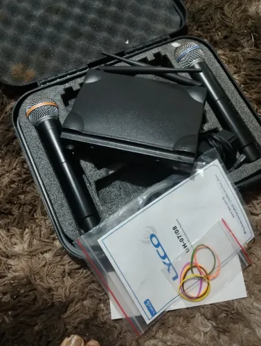 Vendo microfone da marca Lincon semi novo com certificado de garantia pouco tempo de uso .