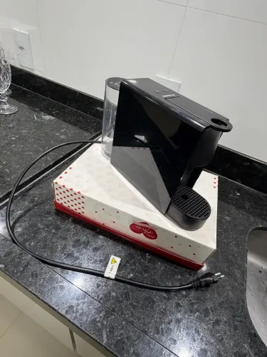 Cafeteira Nespresso Essenza Mini C30 Preta 127V, funcionando perfeitamente