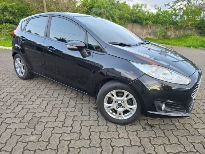 Ford Fiesta 1.6 16V Flex Aut. 5P 2015