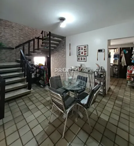Casa com 4 quartos em Monteiro