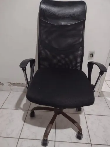 Vendo essa cadeira de rodinhas semi nova!