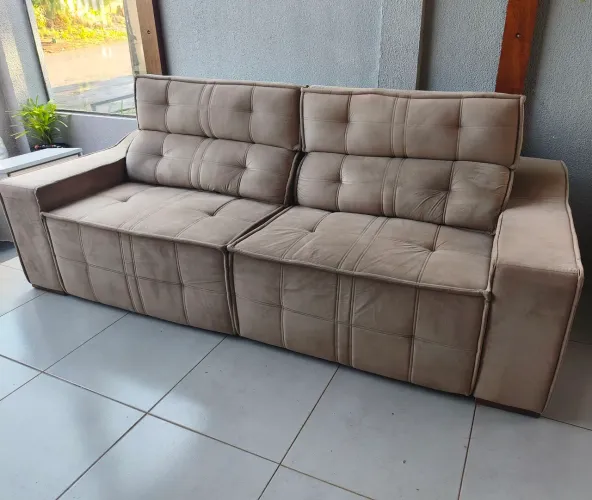Sofá semi novo retrátil e reclinável 