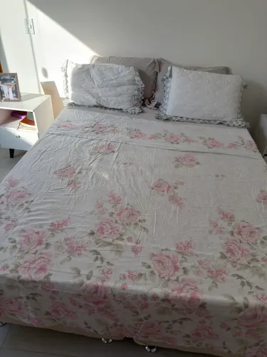 Cama de casal Queen