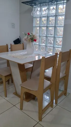 Mesa com cadeiras