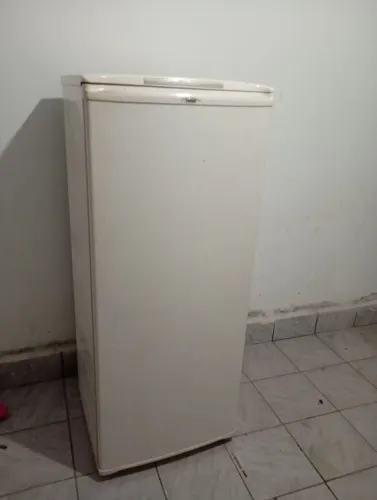 Geladeira da marca Consul, funcionando perfeitamente, vendo 250$$$