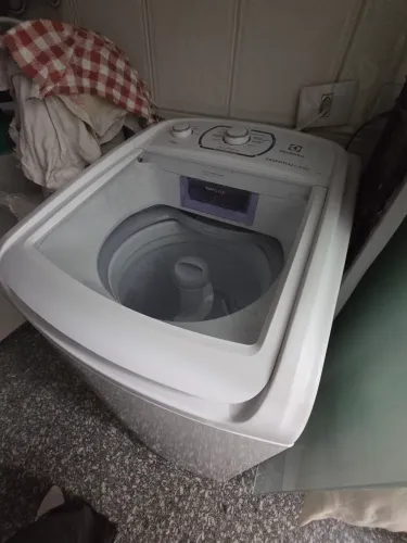 Máquina de lavar menos de 1 ano de uso!