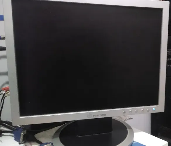 Monitor Positivo 15 LCD usado