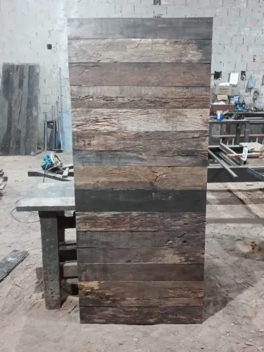 Porta rústicas pivoltante já vai estalada pronto pra uso
