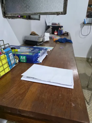 Mesa ,bancada para estudo ou para negocio