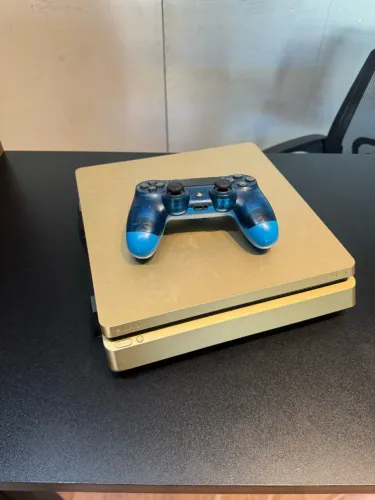 Ps4 slim de 1TB dourado
