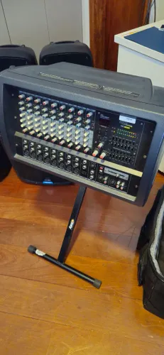 Mesa de Som amplificada 1000W