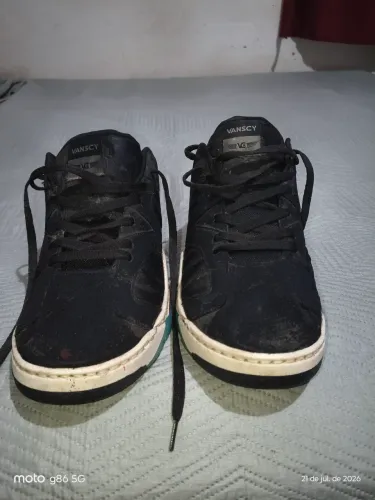 Vendo tênis cano curto 42